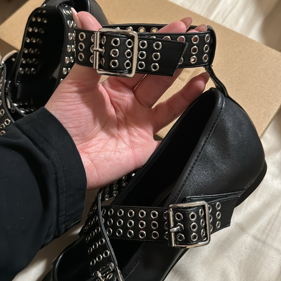 Stud detail wrap flats - Picture 4 of 4